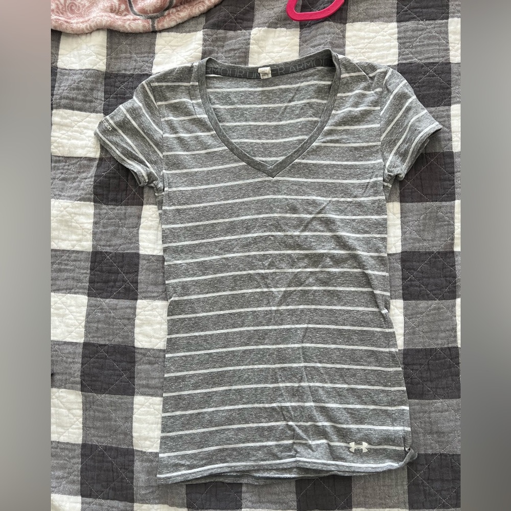 Under Armour Short Sleeve V-Neck Striped Shirt